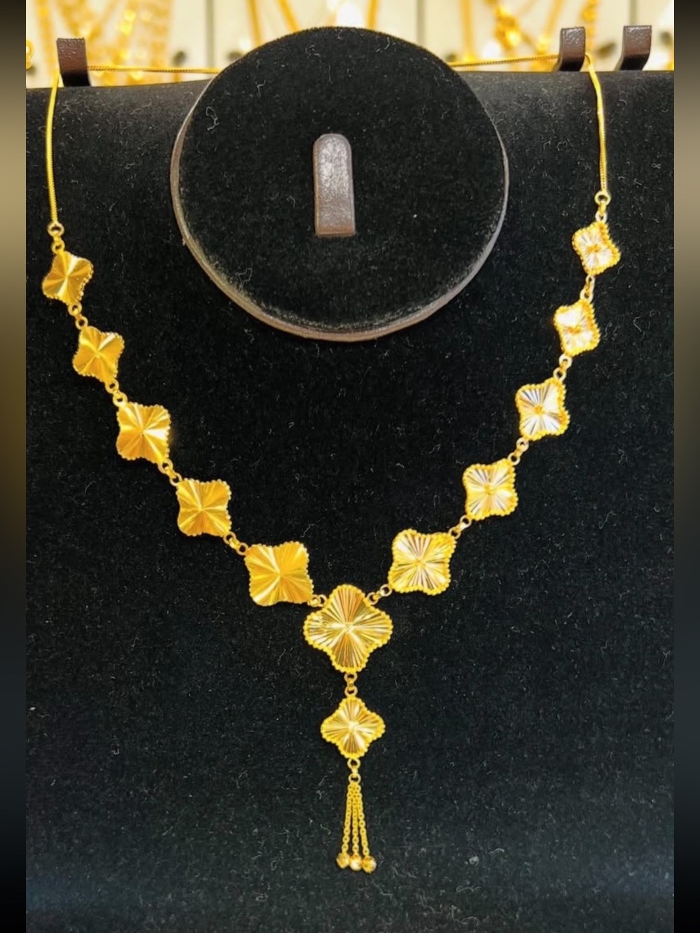 18k/750 Solid Gold Women's Floral or clover Link Necklace